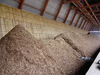 Covered linear storage pile and screw reclaimer